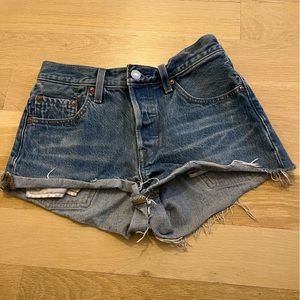 Dark wash Levi’s jean shorts